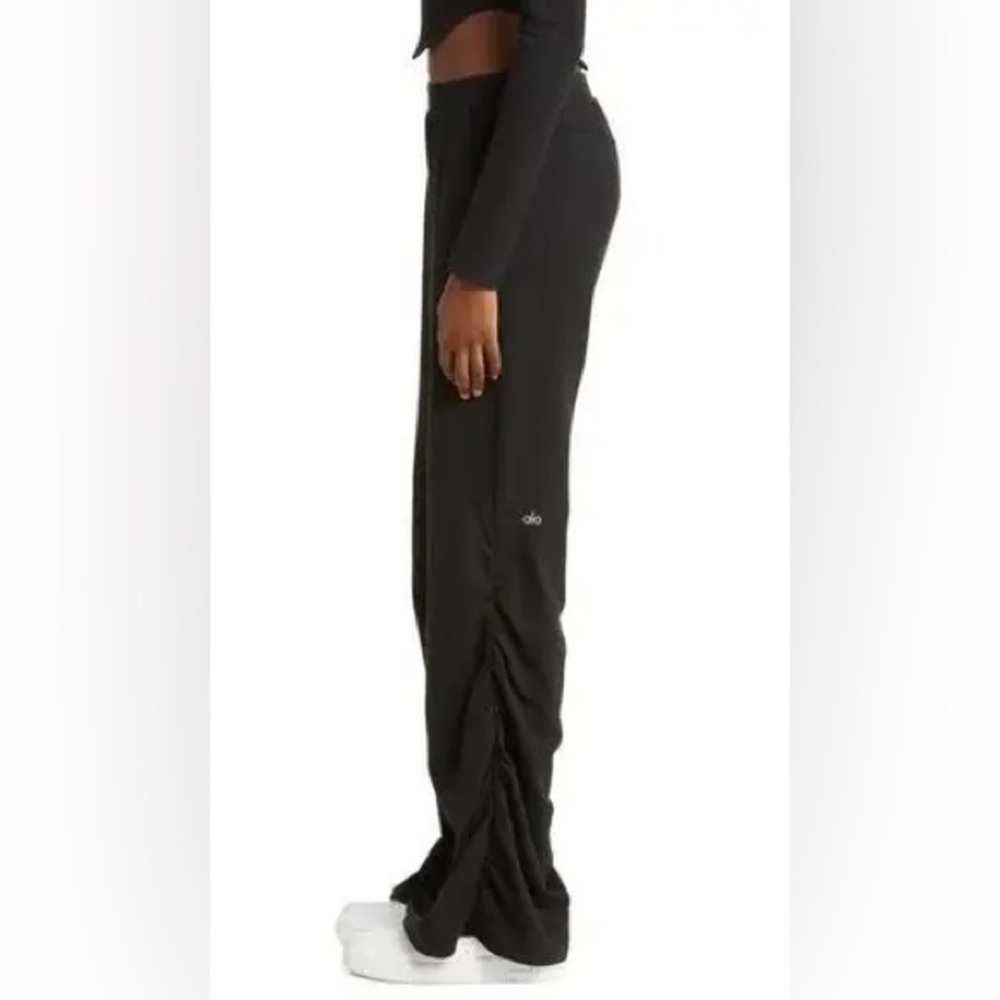 Alo Yoga Ruched Soft Sculpt Pant in Black